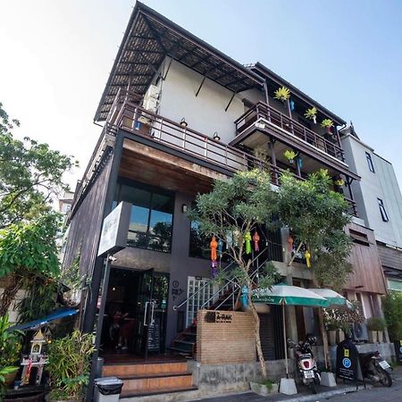 The Arak Bed Bar And Hostel Chiang Mai Exterior photo