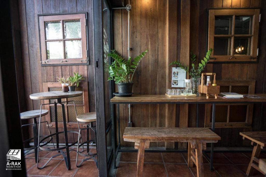 The Arak Bed Bar And Hostel Chiang Mai Exterior photo
