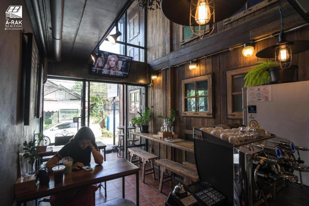 The Arak Bed Bar And Hostel Chiang Mai Exterior photo