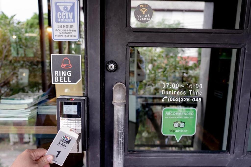 The Arak Bed Bar And Hostel Chiang Mai Exterior photo