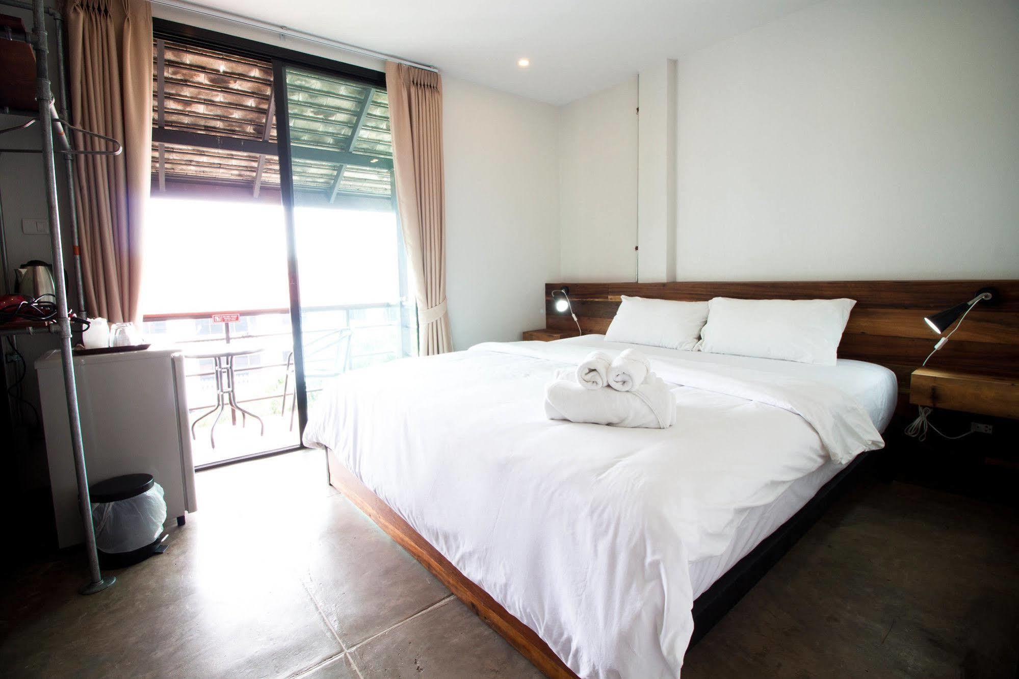 The Arak Bed Bar And Hostel Chiang Mai Exterior photo